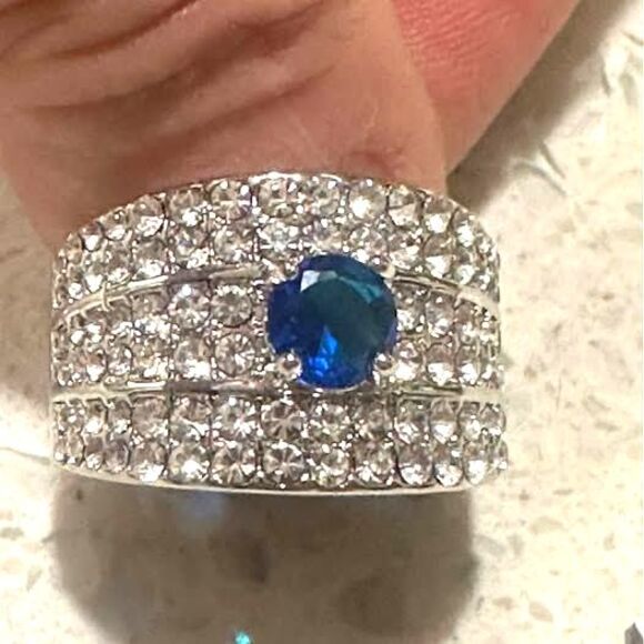 Blue Rhinestone Ring - Picture 4 of 7